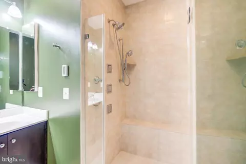 911 4th St SE, Washington, DC 20003 photo 32