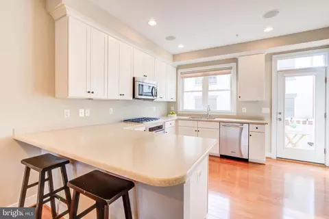 911 4th St SE, Washington, DC 20003 photo 13