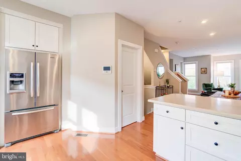 911 4th St SE, Washington, DC 20003 photo 17