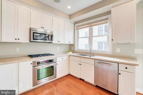 911 4th St SE, Washington, DC 20003 photo 14