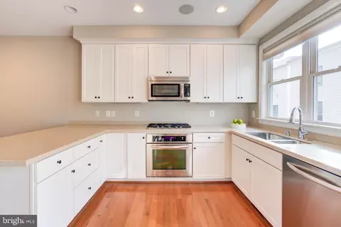 911 4th St SE, Washington, DC 20003 photo 15