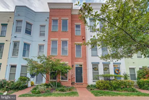 911 4th St SE, Washington, DC 20003 photo 4
