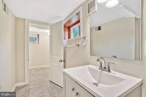 Bath - 201 Douglas St NE, Washington, DC 20002 photo 8 of 8