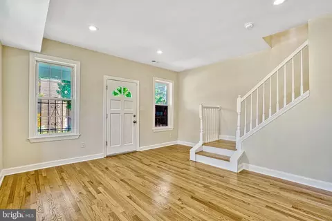 Living - 201 Douglas St NE, Washington, DC 20002 photo 2 of 7