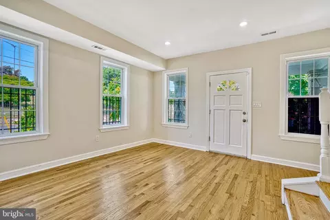 Living - 201 Douglas St NE, Washington, DC 20002 photo 4 of 7