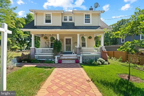2818 Bruce Pl SE, Washington, DC 20020