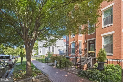 206 D St SE, Washington, DC 20003 photo 1
