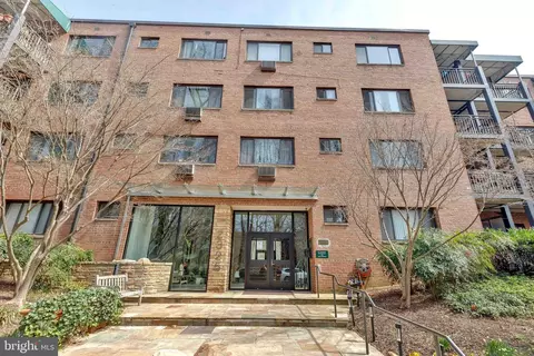 2325 42nd St NW #109, Washington, DC 20007