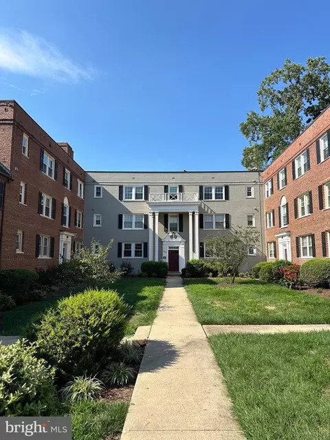 3812 V St SE #301, Washington, DC 20020