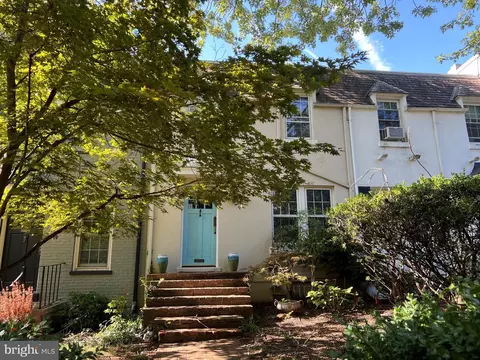 3822 T St NW, Washington, DC 20007