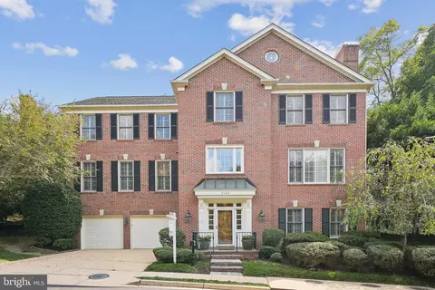 5126 Warren Pl NW, Washington, DC 20016
