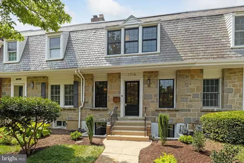 1716 37th St NW, Washington, DC 20007 photo 2
