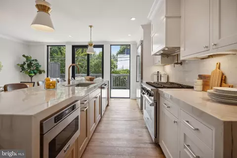 1716 37th St NW, Washington, DC 20007 photo 13