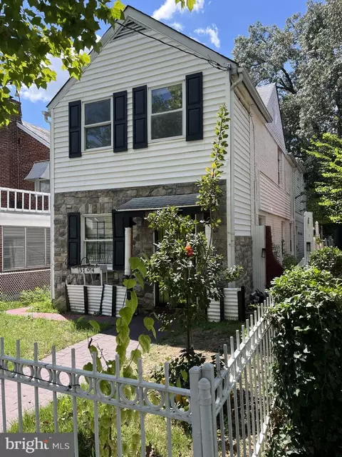3704 26th St NE, Washington, DC 20018