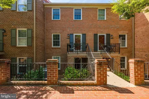 3295 Sutton Pl NW #C, Washington, DC 20016