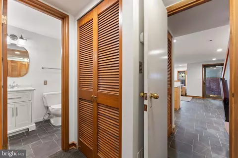 221 A St NE, Washington, DC 20002 photo 41