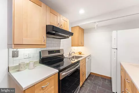 221 A St NE, Washington, DC 20002 photo 40