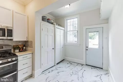 Entry Way - 1008 K St NE, Washington, DC 20002 photo 3 of 5
