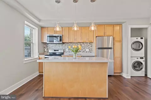 212 Oakwood St SE #216, Washington, DC 20032