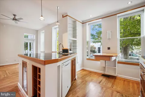 521 2nd St SE, Washington, DC 20003 photo 10