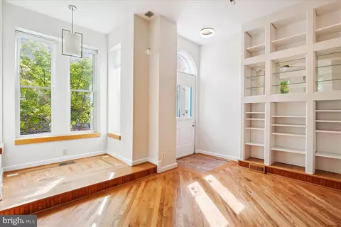 521 2nd St SE, Washington, DC 20003 photo 3