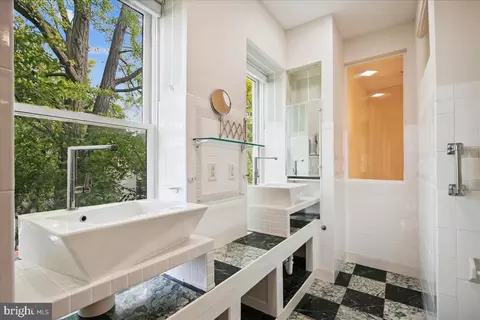 521 2nd St SE, Washington, DC 20003 photo 22