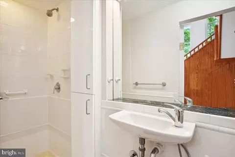 521 2nd St SE, Washington, DC 20003 photo 14