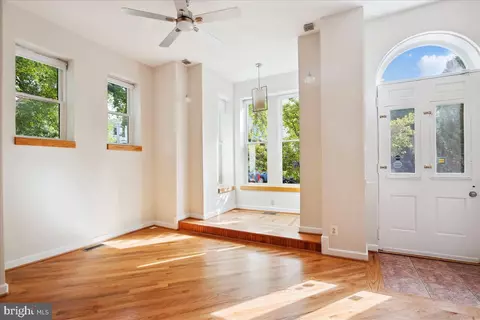 521 2nd St SE, Washington, DC 20003 photo 4