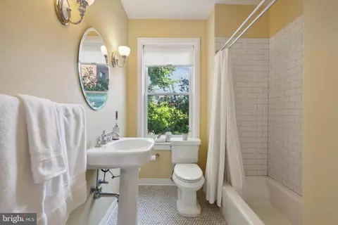 768 11th St SE, Washington, DC 20003 photo 10