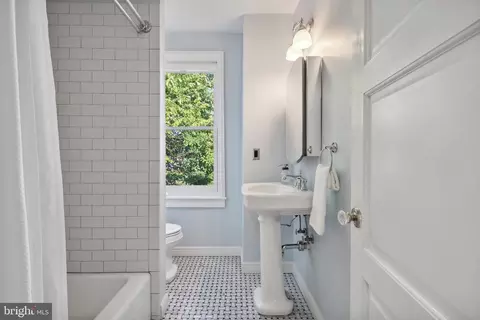 768 11th St SE, Washington, DC 20003 photo 15