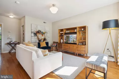 768 11th St SE, Washington, DC 20003 photo 6