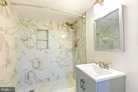 Bath - 2015 Naylor Rd SE, Washington, DC 20020 photo 5 of 6