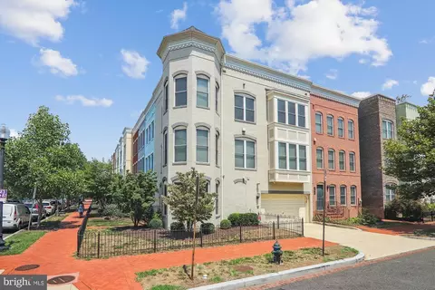 Exterior - 926 3rd St SE, Washington, DC 20003 photo 5 of 8