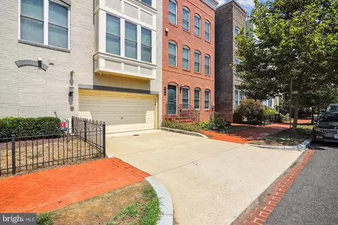 Exterior - 926 3rd St SE, Washington, DC 20003 photo 6 of 8