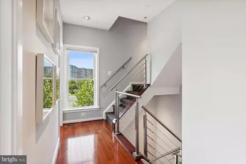 Entry Way - 926 3rd St SE, Washington, DC 20003 photo 4 of 4