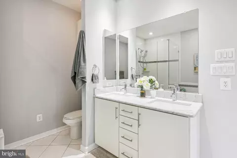 Bath - 926 3rd St SE, Washington, DC 20003 photo 4 of 5