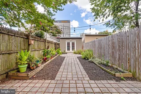 1350 L St SE, Washington, DC 20003 photo 2