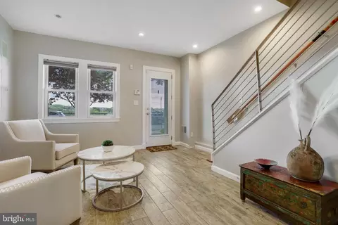 1350 L St SE, Washington, DC 20003 photo 4