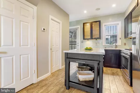 1350 L St SE, Washington, DC 20003 photo 6