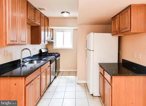 5005 D St SE #302, Washington, DC 20019