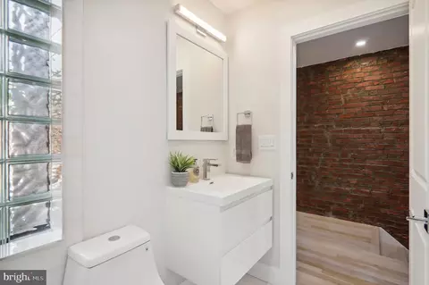 Bath - 616 14th Pl NE, Washington, DC 20002 photo 4 of 4