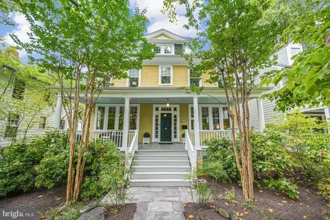 5422 39th St NW, Washington, DC 20015