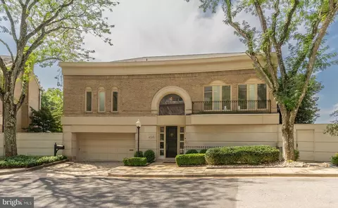 4518 Foxhall Cres NW, Washington, DC 20007