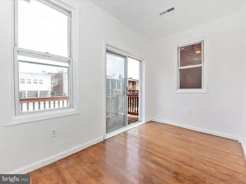 Living - 121 Thomas St NW, Washington, DC 20001 photo 8 of 10