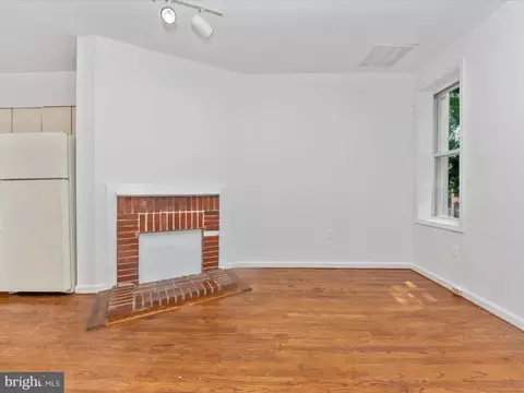 Living - 121 Thomas St NW, Washington, DC 20001 photo 5 of 10