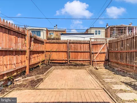 Exterior - 121 Thomas St NW, Washington, DC 20001 photo 7 of 10