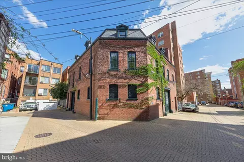 Exterior - 1735 Fraser Ct NW, Washington, DC 20009 photo 2 of 7