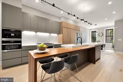 1519 Swann St NW, Washington, DC 20009