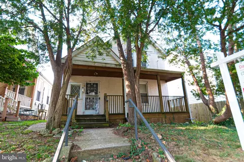 907 Lawrence St NE, Washington, DC 20017