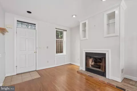 Living - 642 9th St NE, Washington, DC 20002 photo 1 of 2